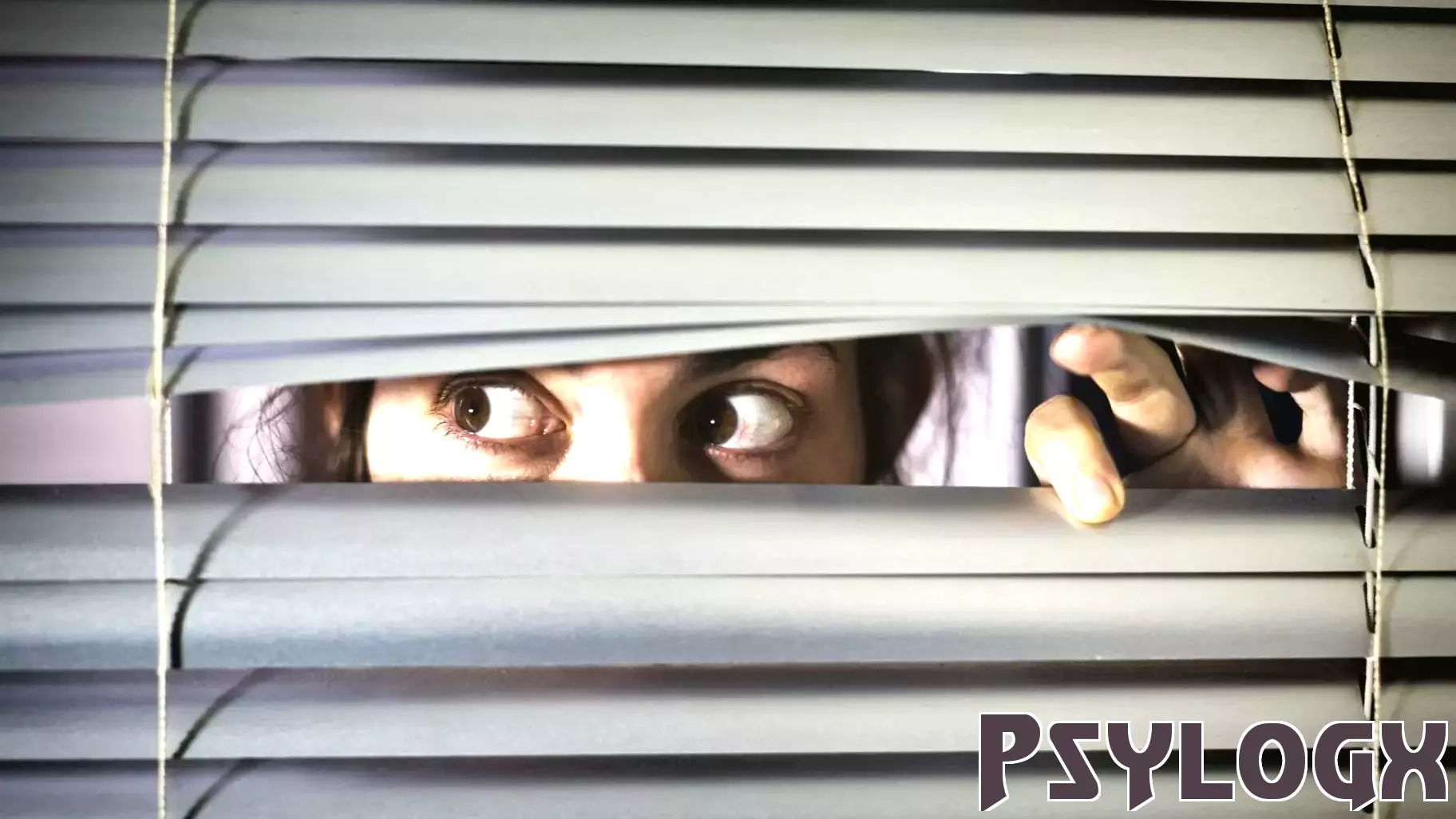 3 ‘Nosy’ Habits That Mean You’re Intelligent, By A Psychologist