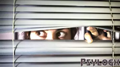 3 ‘Nosy’ Habits That Mean You’re Intelligent, By A Psychologist